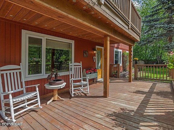 4th image of 1061 E Agate Ln