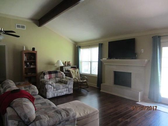 2nd image of 101 Goldenwood Dr