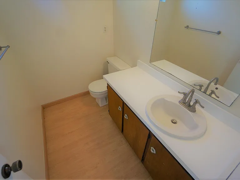 960 Nolbey St — Photo 9