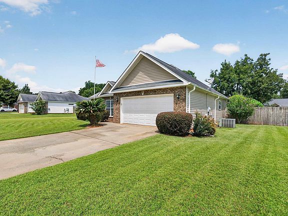 3rd image of 114 Lavendar Ln