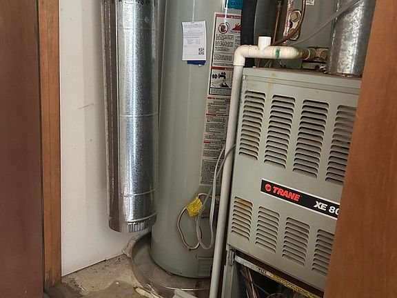 5th image of 502 E 3rd St