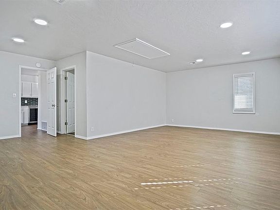 4th image of 5825 N Blue Lake Dr