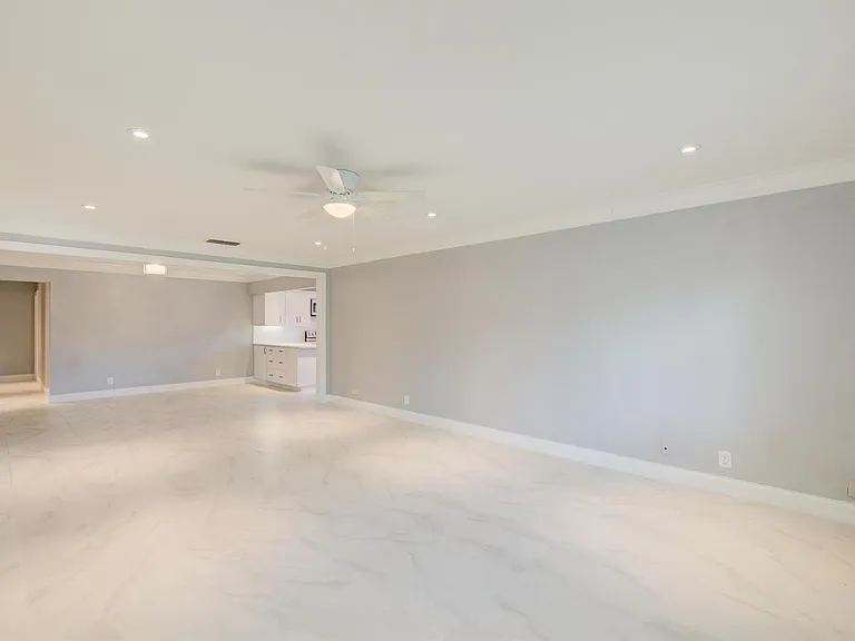 2603 NE 35th St — Photo 8