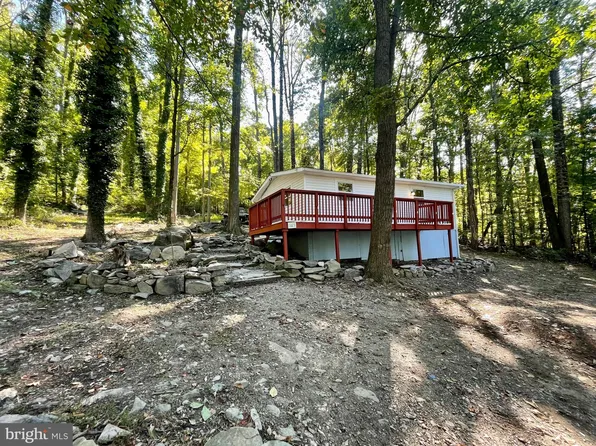 185 Woodpecker Ln, Harpers Ferry, WV 25425