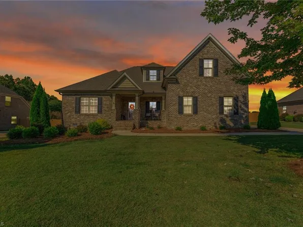 117 Essex Farm Rd, Advance, NC 27006