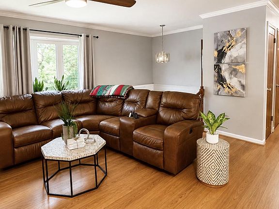 2nd image of 10004 Marguerita Ave