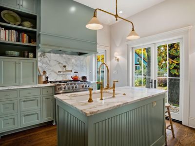 212 Cedar Lake Rd S, Minneapolis, MN, 55405