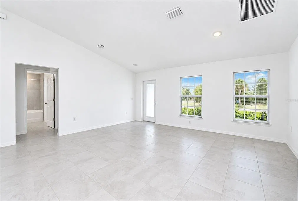 4 bed, 2.0 bath, 1829 sqft, $2,150 — Photo 3