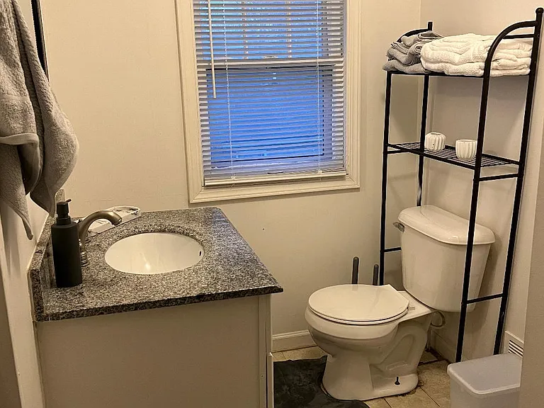 1609 N Oakley St #1 — Photo 7