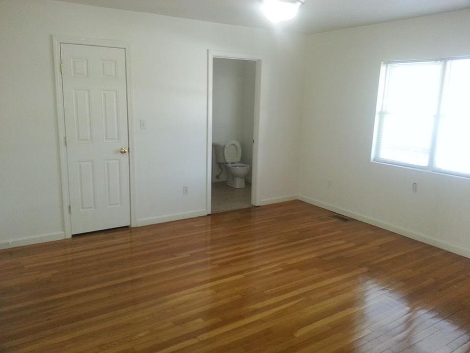 2nd image of 1717 Ocean St APT A103