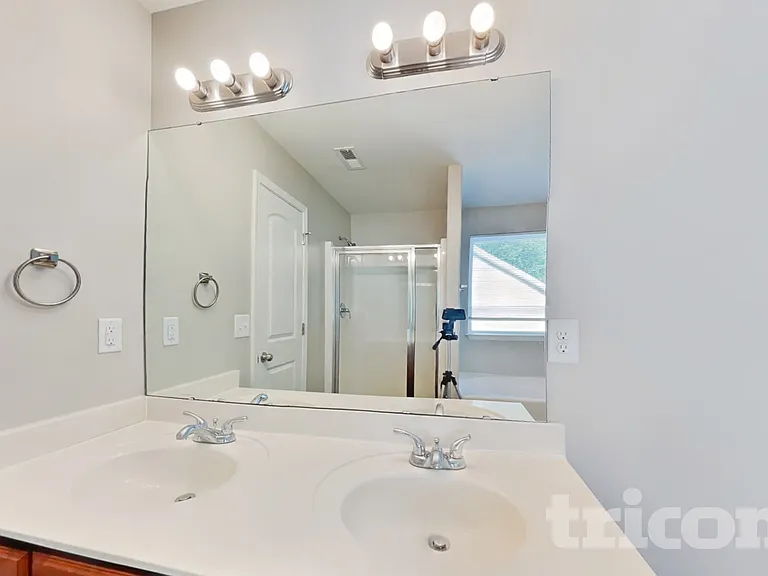 917 Leatherstone Ln — Photo 8