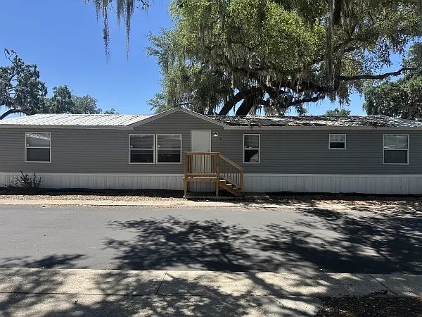 1221 N Valrico Rd — Photo 1