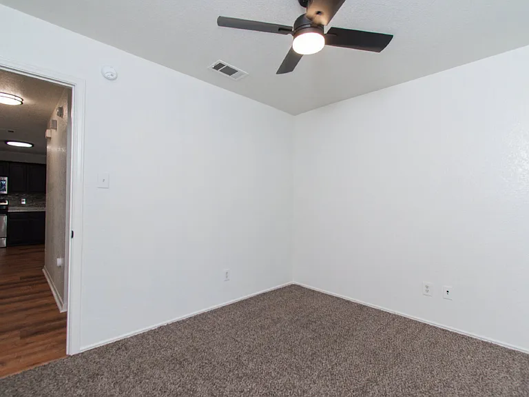 1213 Fox Creek Dr — Photo 9