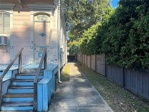 3rd image of 1019 N Rendon St
