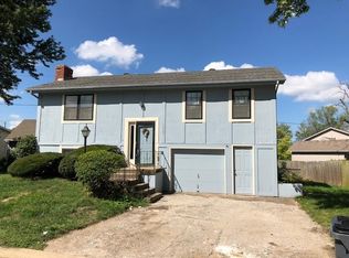 1707 S Taylor Cir, Olathe, KS 66062