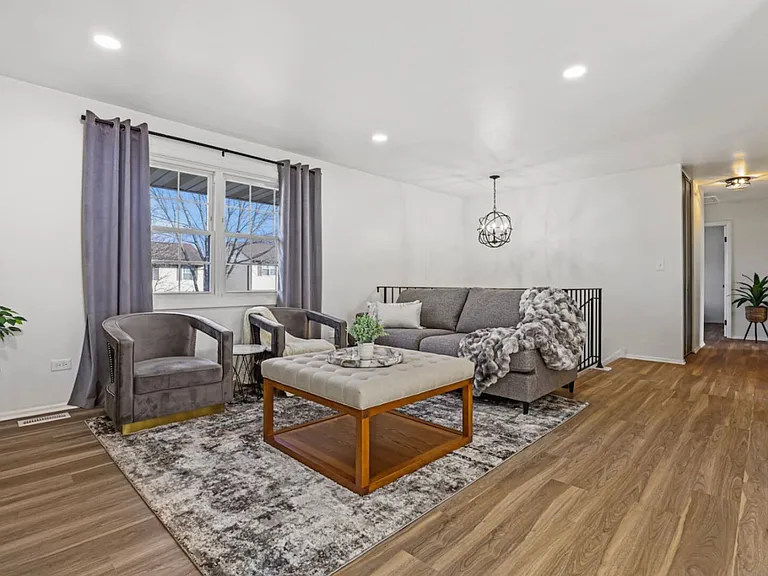 Honeywood Dr — Photo 1