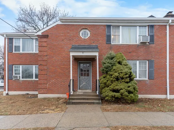 31 Oakview Circle #102, Bridgeport, CT 06604