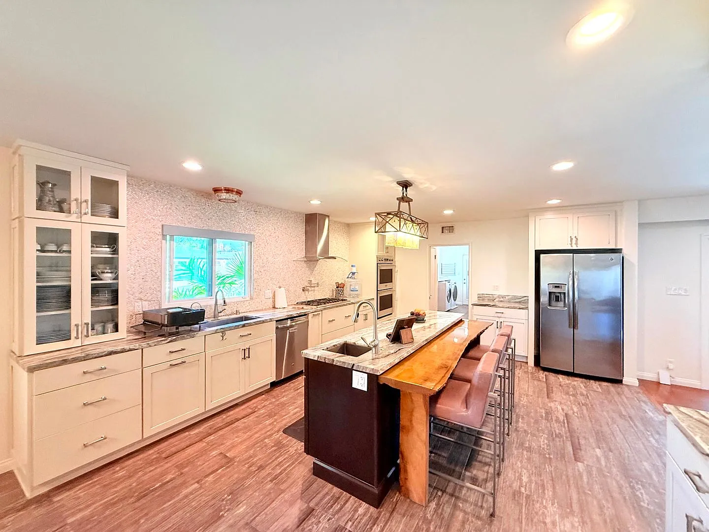Fantastic 4 Bed 4 Bath Home with Pool and Spa in Upper Ladera Heights — Photo 2
