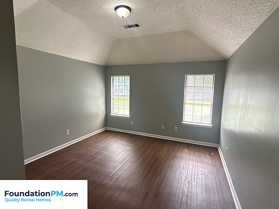 4th image of 2632 Harvard Ave