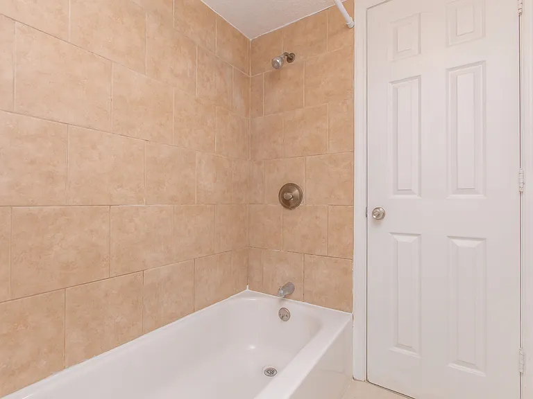 Serenity Apartments — Photo 31
