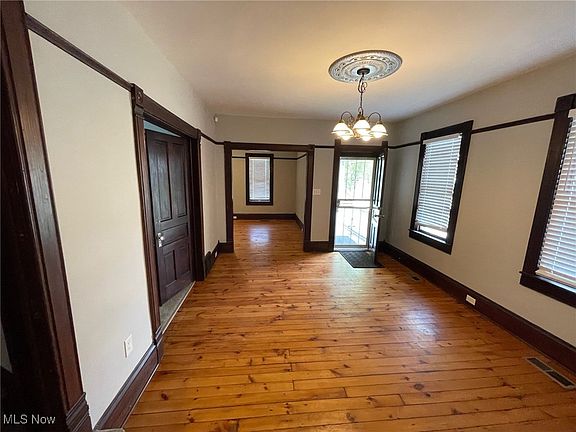 4th image of 8404 Tioga Ave