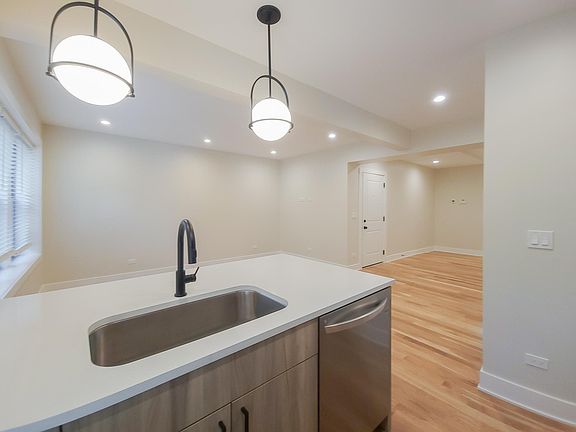 2nd image of 2019 1/2 W Ainslie St #1