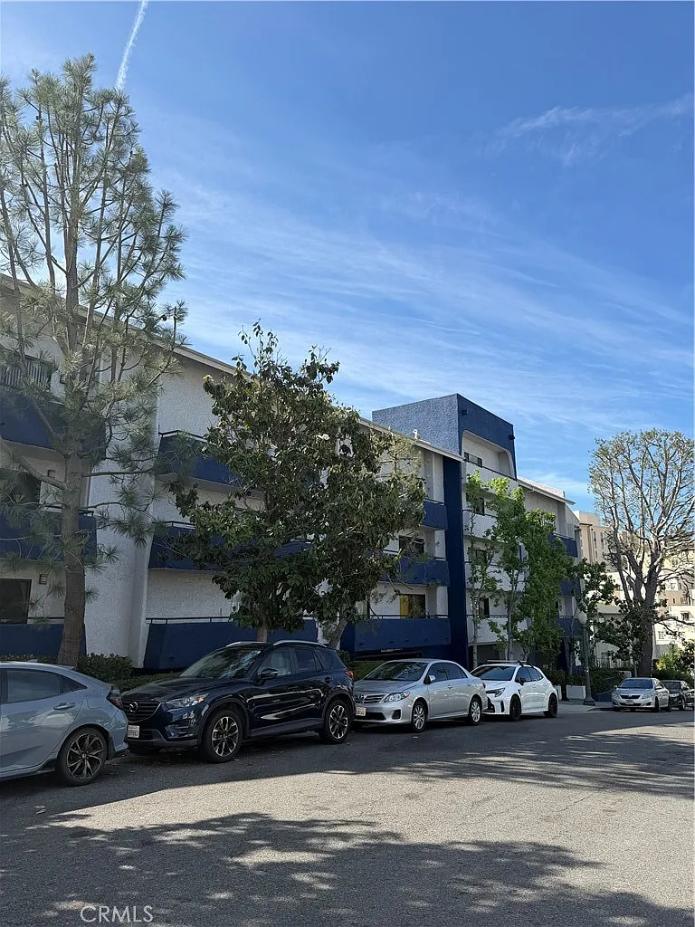 Building Photo - 10982 Roebling Ave #565