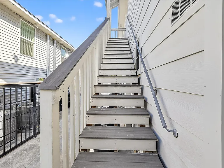 2202 Hutchins St #D — Photo 32