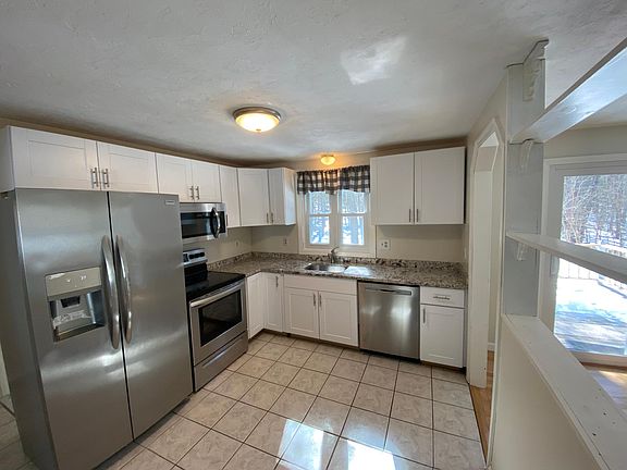 3rd image of 7 Ledgeville Ave #2