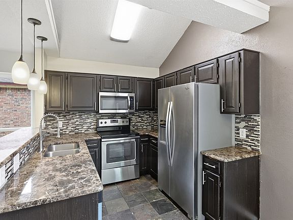 3rd image of 2508 Countryside Ln