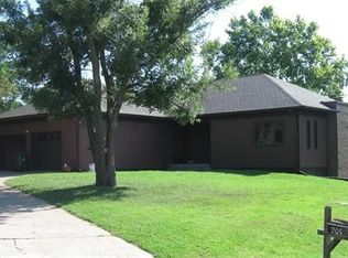 205 Drake Dr, Manhattan, KS 66503