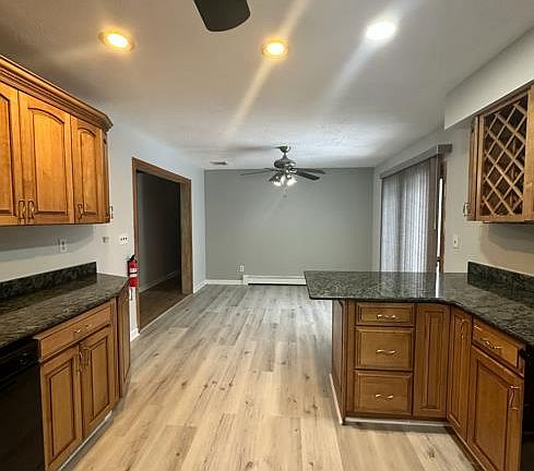 5th image of 215 Manning Ave