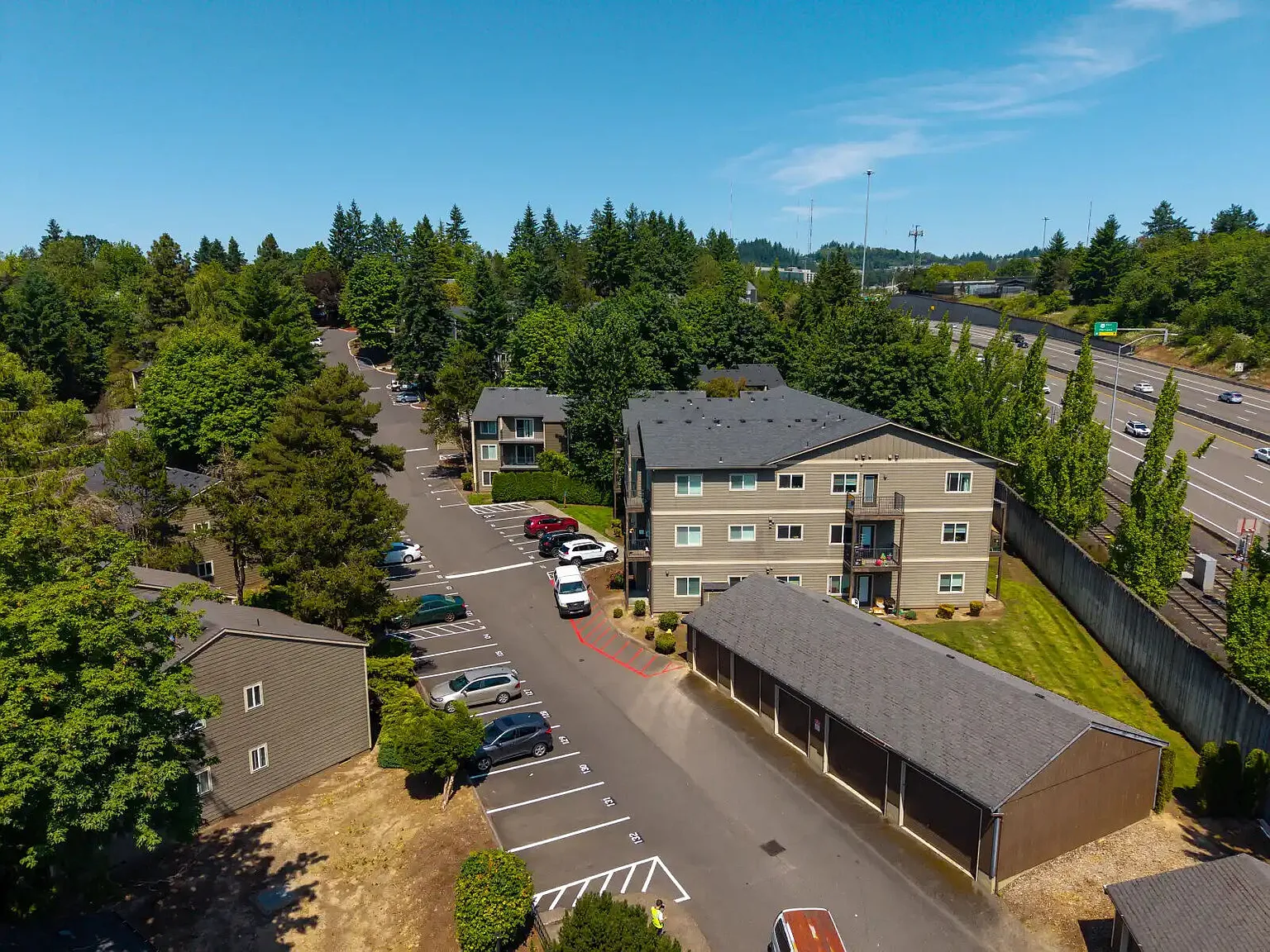 Cedar Square Apartments — Photo 2