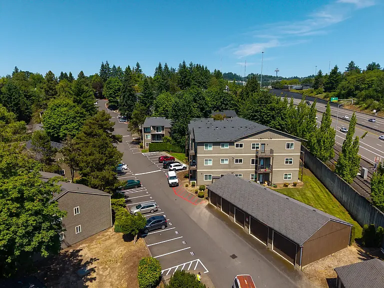 Cedar Square Apartments — Photo 10