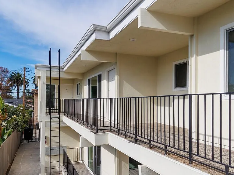 219 Loma Ave #6 — Photo 14