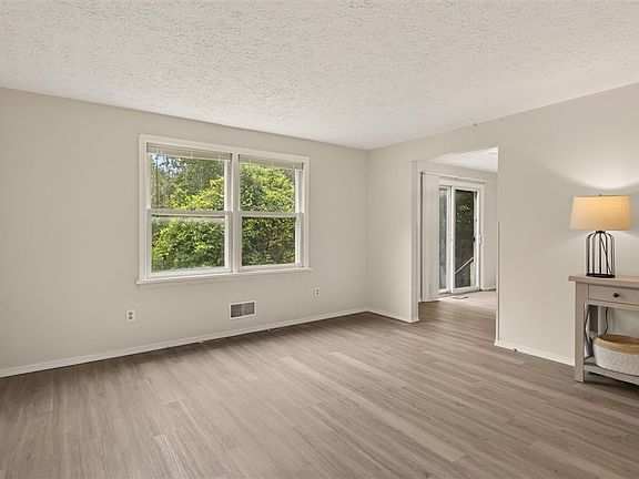 5th image of 186 Wycliff Dr