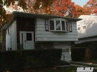 247 Glengariff Rd, Massapequa Park, NY 11762