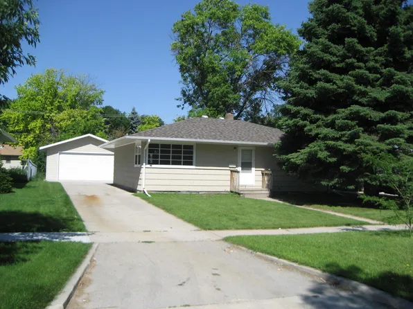 1721 13 1/2 St S, Fargo, ND 58103