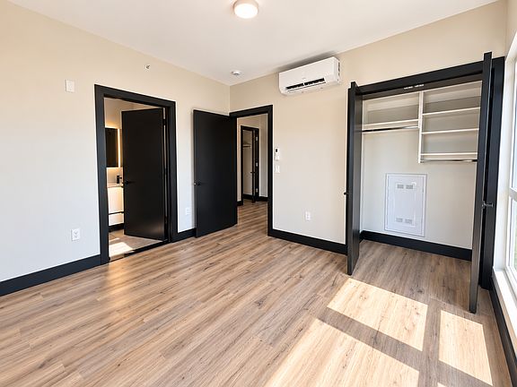 4th image of 862 Broadway #7