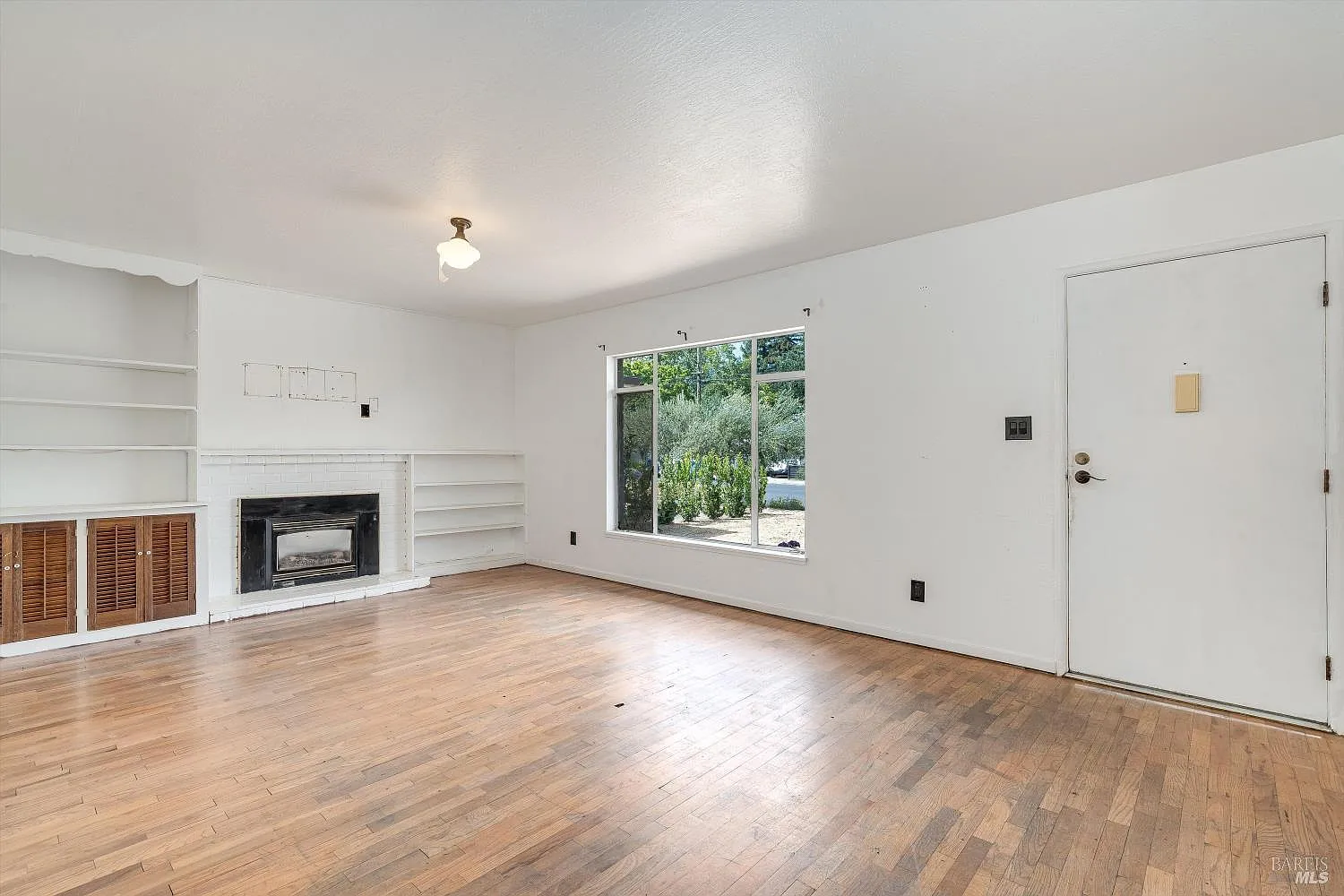 1155 Hudson Avenue - Photo 7