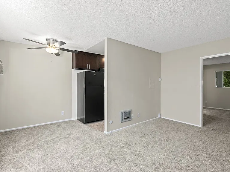 Topanga Canyon Apartments — Photo 23