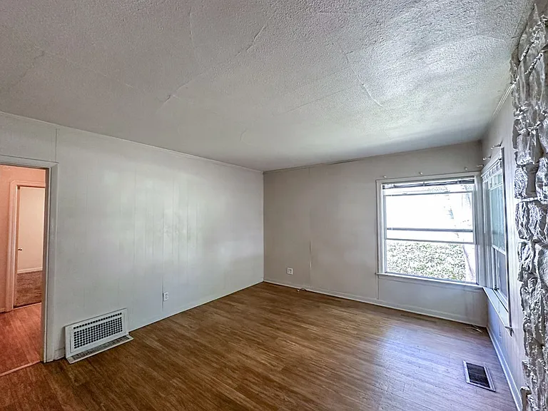 485 E 1st Ave — Photo 8