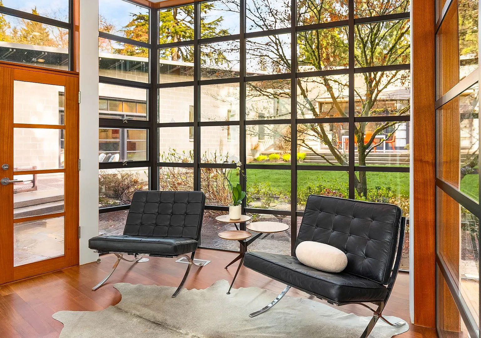 5Bd/4.75Ba Yarrow Point Home — Photo 4