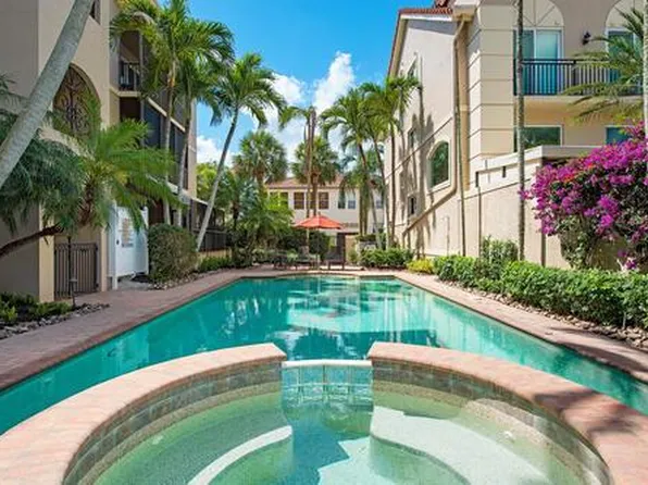 1002 5th St S, Naples, FL 34102