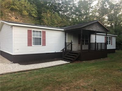 47 East Frk, Harts, WV, 25524