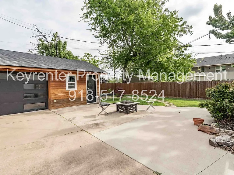 2323 E 13th St — Photo 2