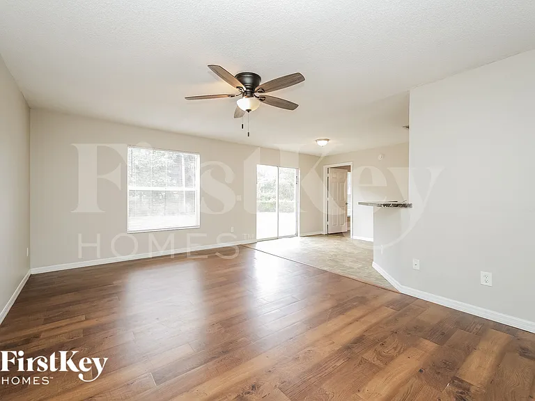 420 Clay St — Photo 3