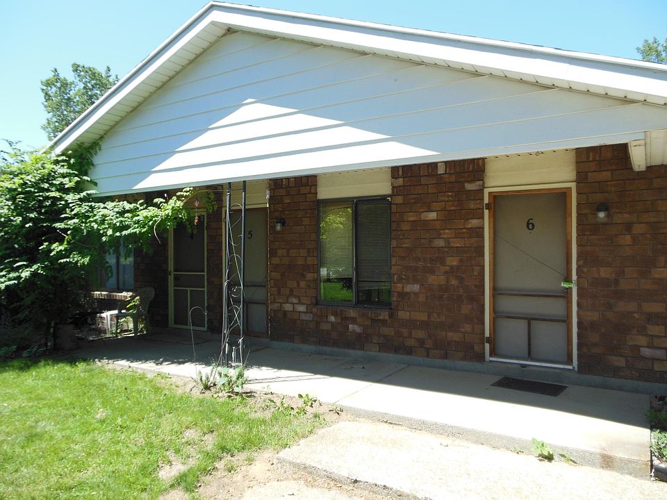 Exterior of Apartment Building of 6 Aapartments