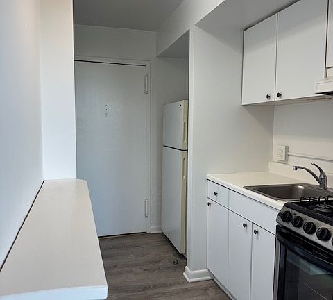 5th image of 1011 Arlington Blvd APT 222
