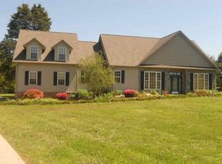 105 Roundstone Dr, Inman, SC 29349